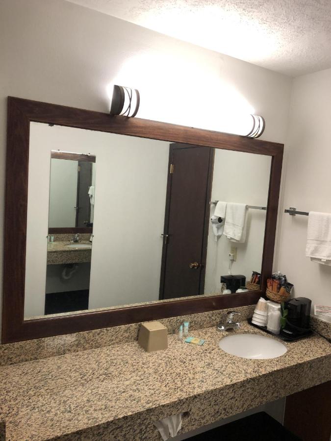  | Corn Palace Inn