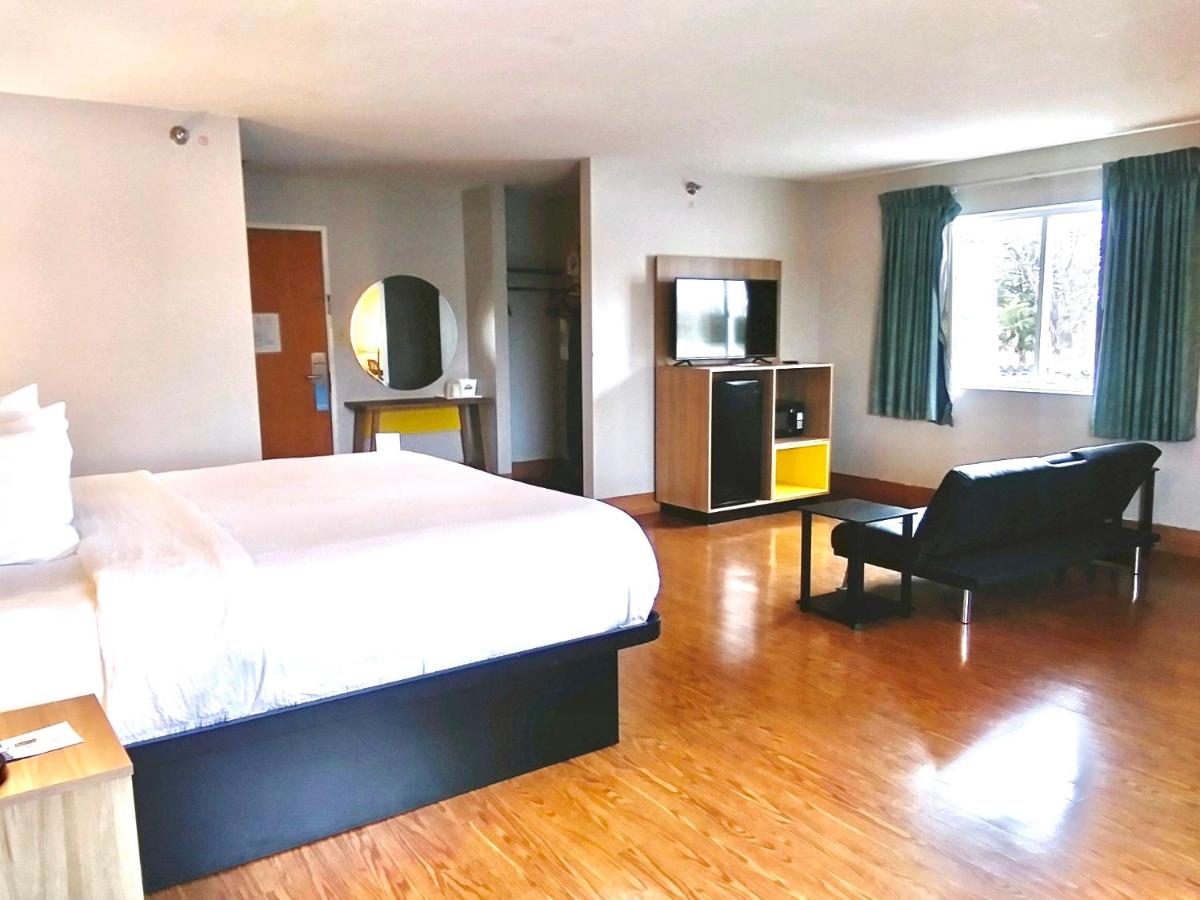 1 King Bed, Studio Suite, Non-Smoking at Days Inn by Wyndham Osage Beach Lake of the Ozarks