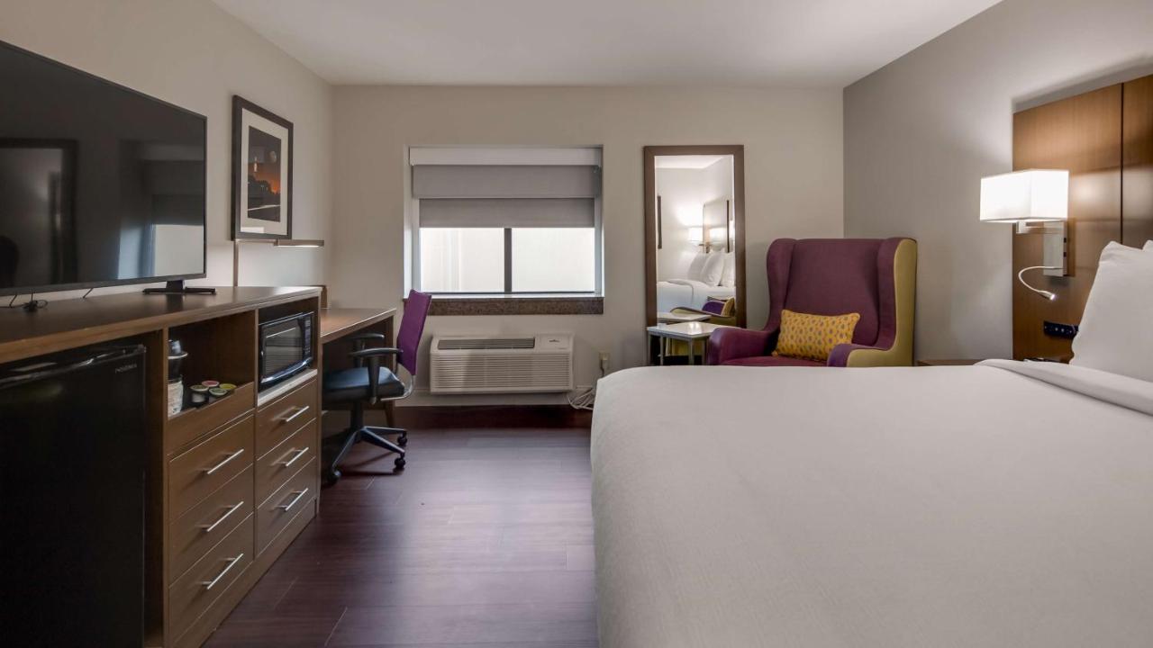 Queen Room - Mobility Access at Best Western Huntsville