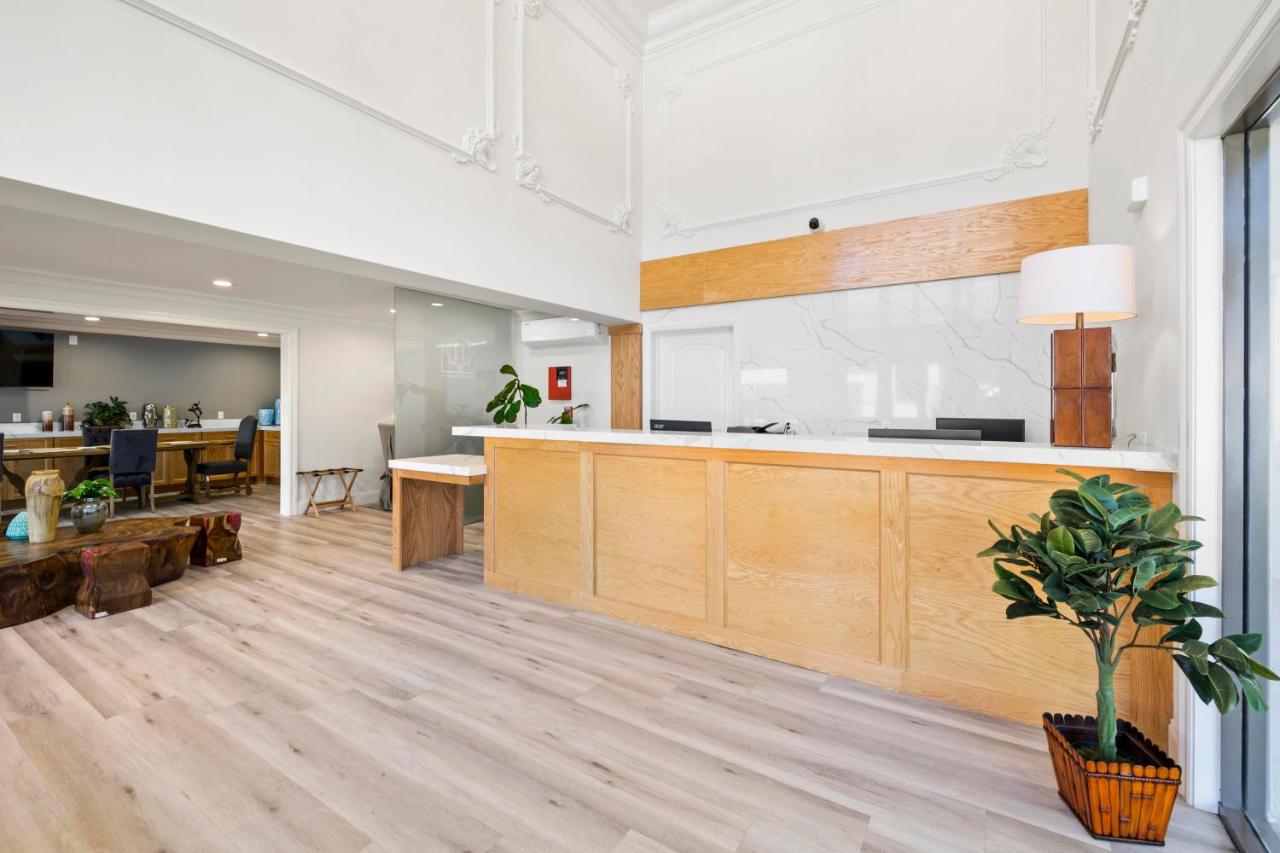 | Hotel Huntington