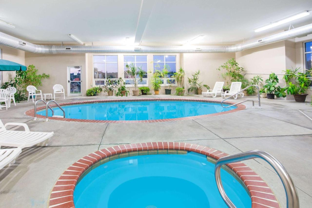  | Super 8 by Wyndham Iola KS