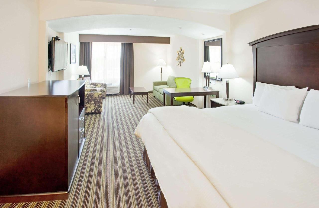 Executive King Room at La Quinta Inn & Suites by Wyndham Fowler