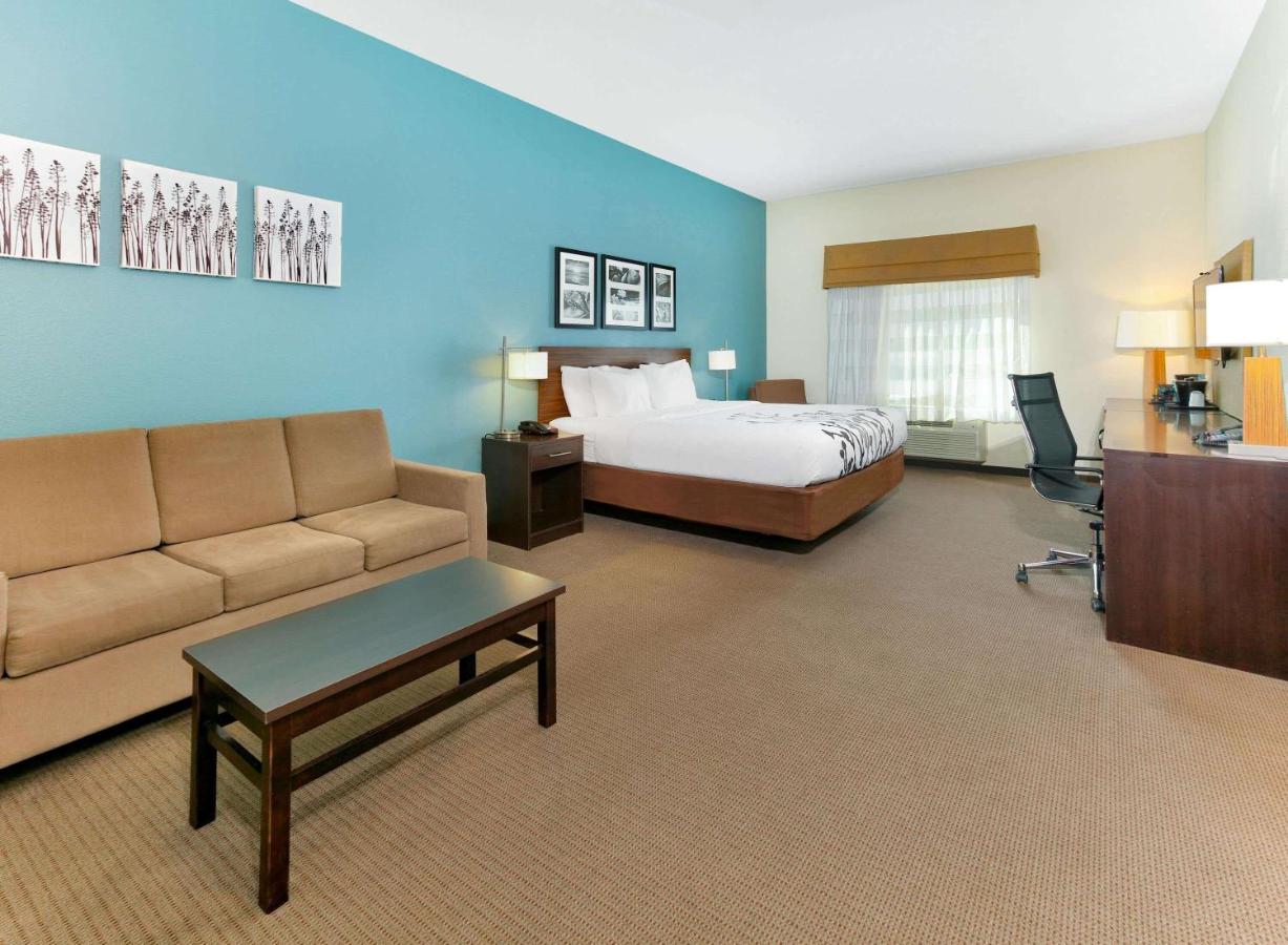 King Room with Bath Tub - Mobility Accessible/Non-Smoking at Wingate by Wyndham Longview North