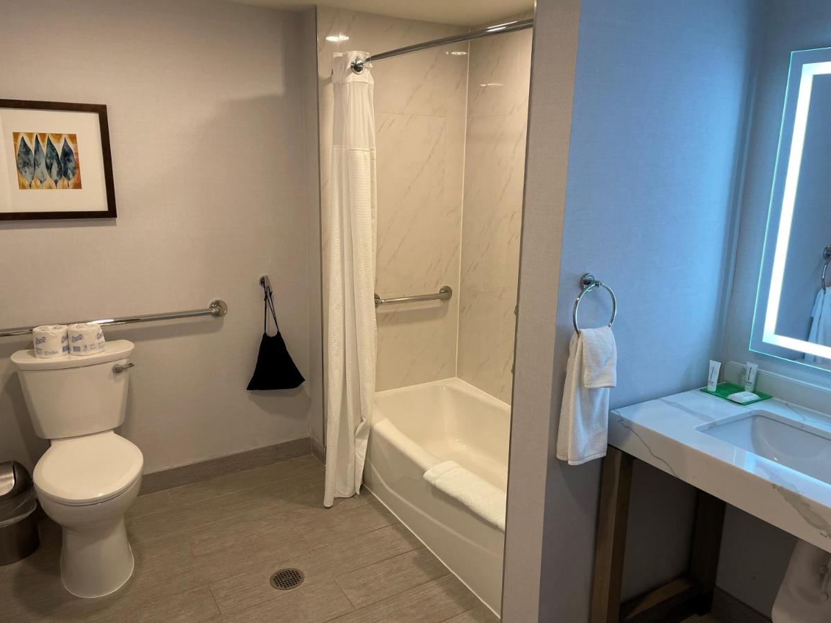 Ada King Tub at Hyatt Place Santa Barbara