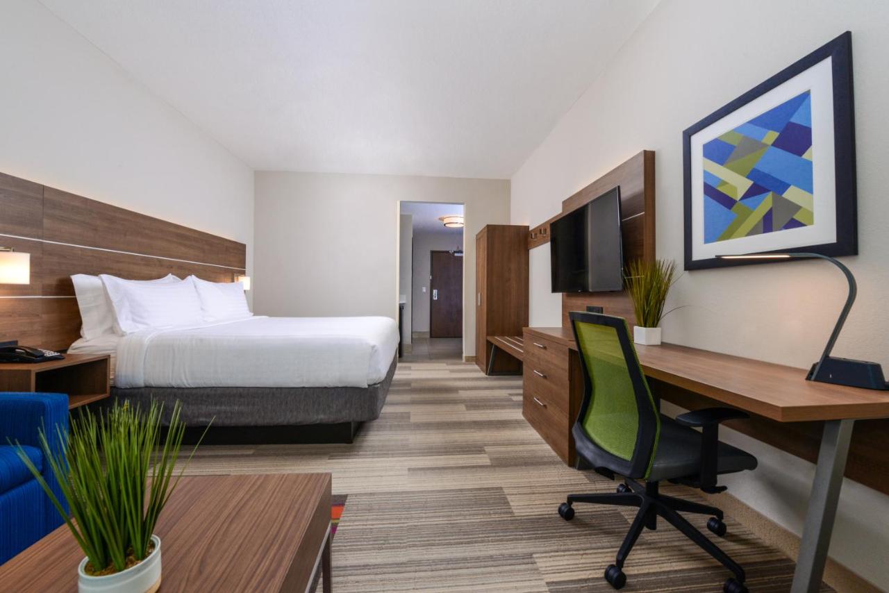 King Suite - Non-Smoking at Holiday Inn Express & Suites Wildwood The Villages by IHG