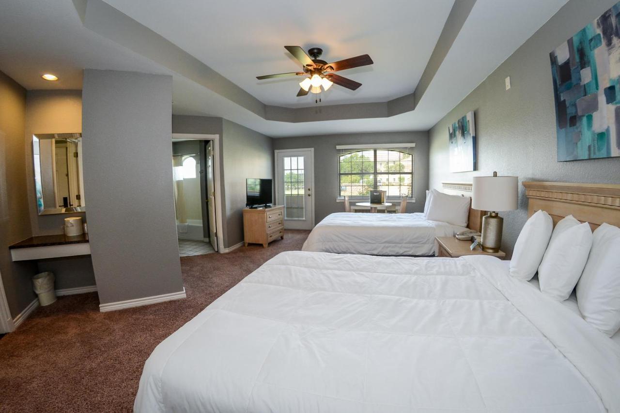 Queen Room at Tanglewood Resort on Lake Texoma, an Ascend Collection Resort