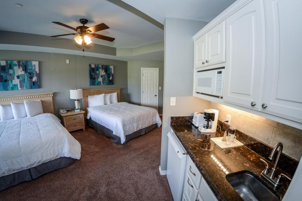 Queen Room at Tanglewood Resort on Lake Texoma, an Ascend Collection Resort