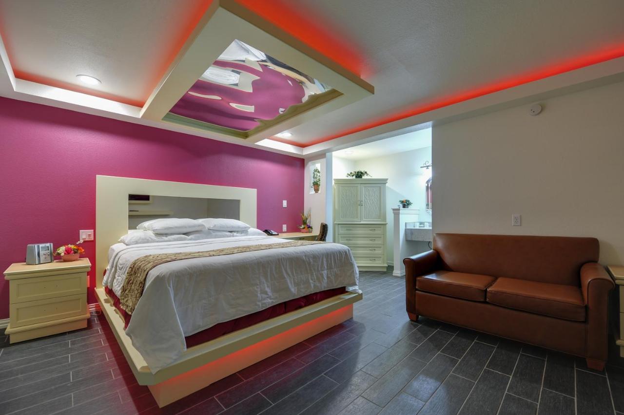 Executive Suite at Romantic Inn & Suites