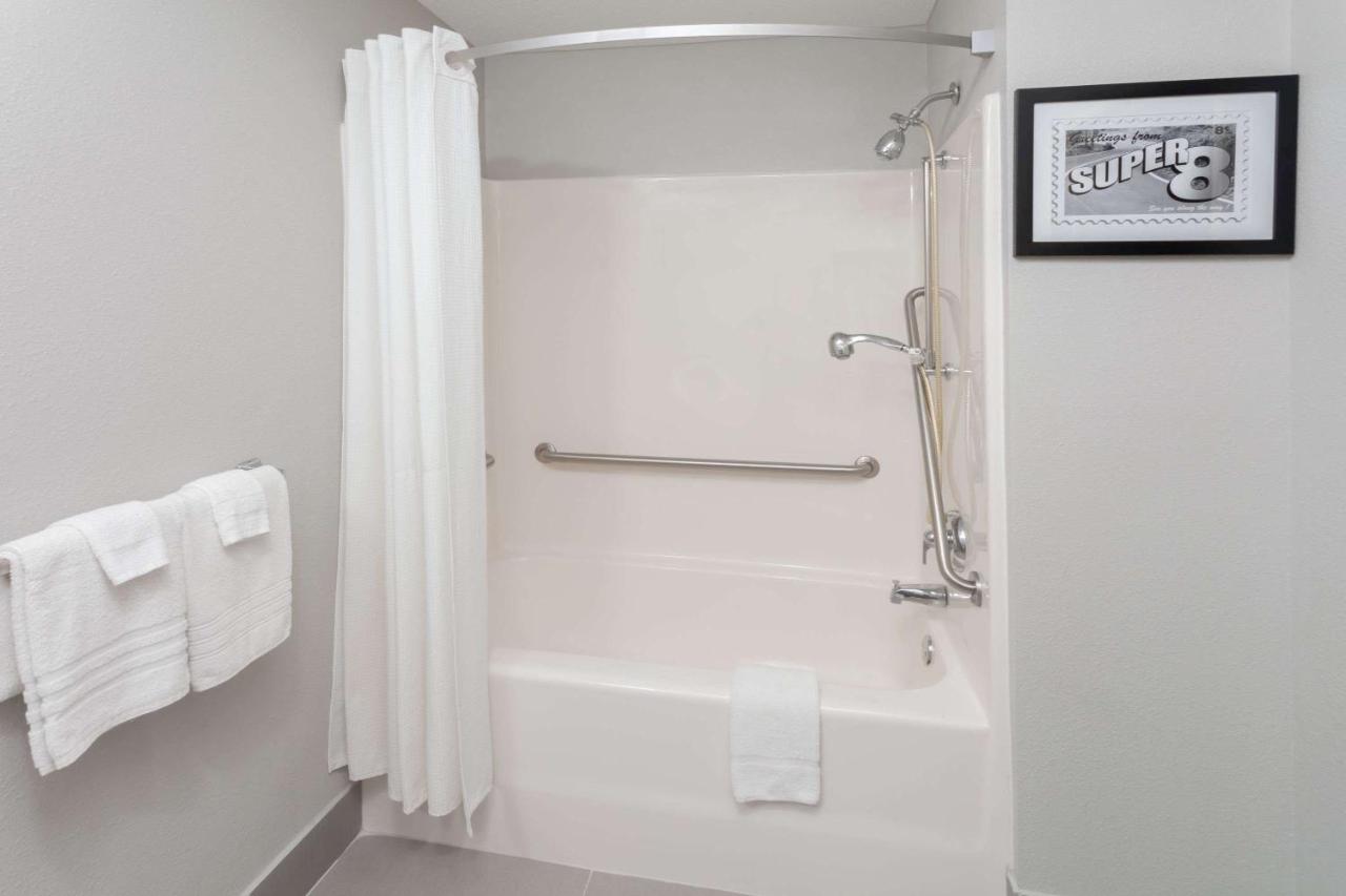 | Super 8 by Wyndham Rochester