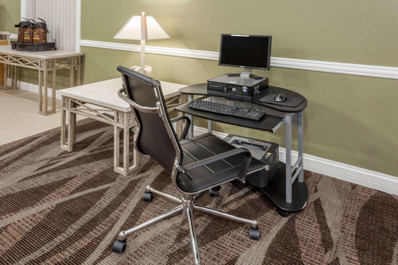 | Super 8 by Wyndham Rochester