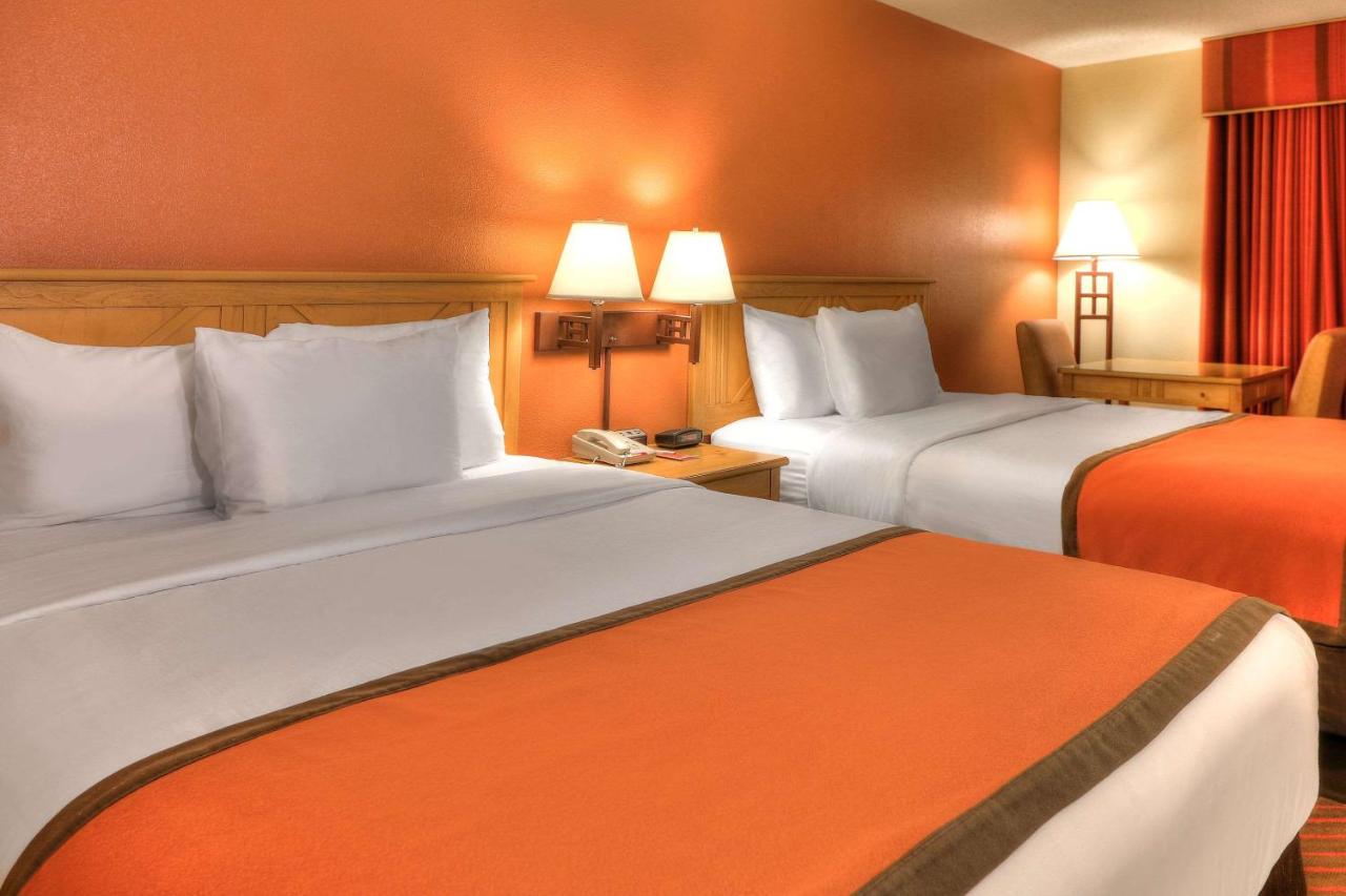 Queen Room - Non-Smoking at Econo Lodge Pigeon Forge Riverside