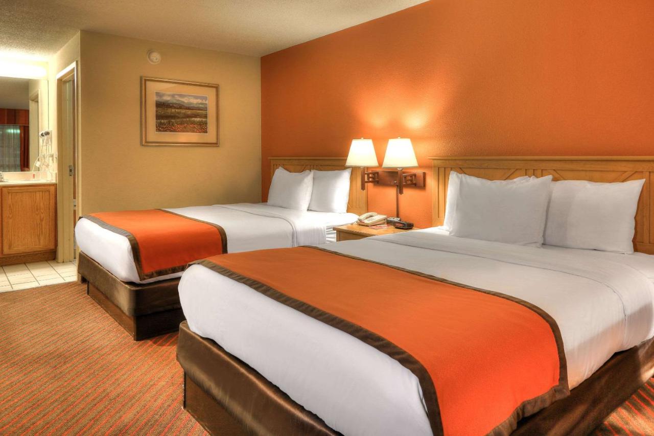 Queen Room - Non-Smoking at Econo Lodge Pigeon Forge Riverside
