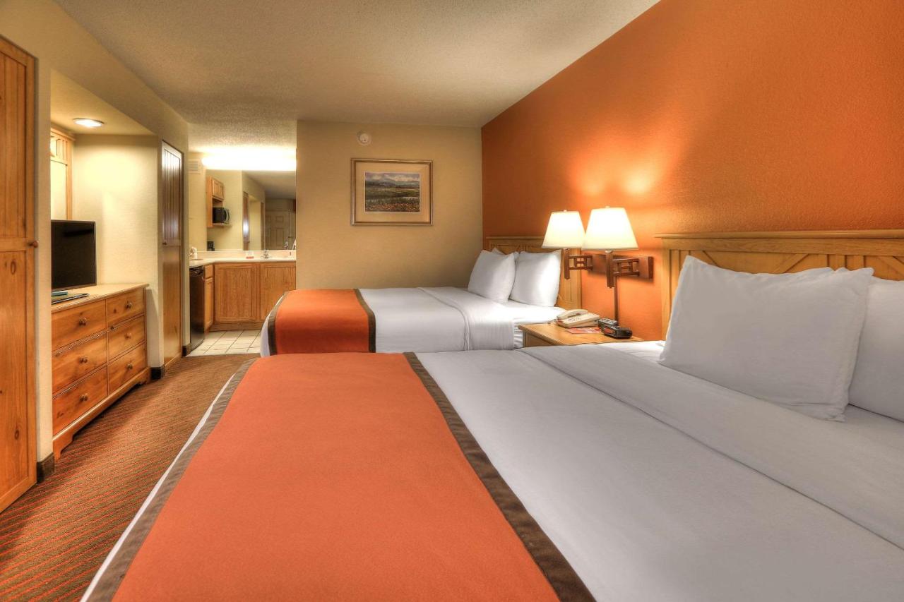 Queen Room - Non-Smoking at Econo Lodge Pigeon Forge Riverside