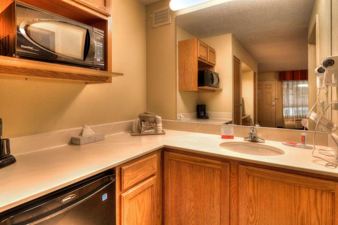 Queen Room - Non-Smoking at Econo Lodge Pigeon Forge Riverside