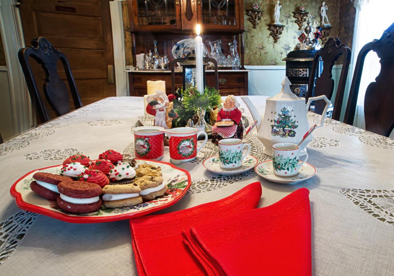 | Holden House 1902 Bed & Breakfast Inn