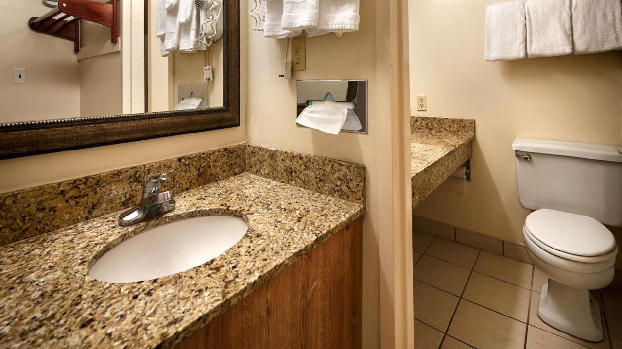 | Best Western Crossroads Inn