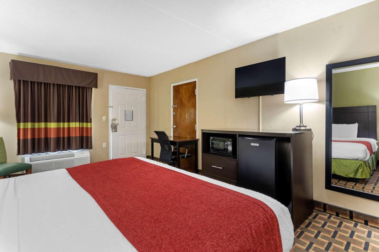 King Room - Non-Smoking at SureStay Hotel by Best Western Lenoir City