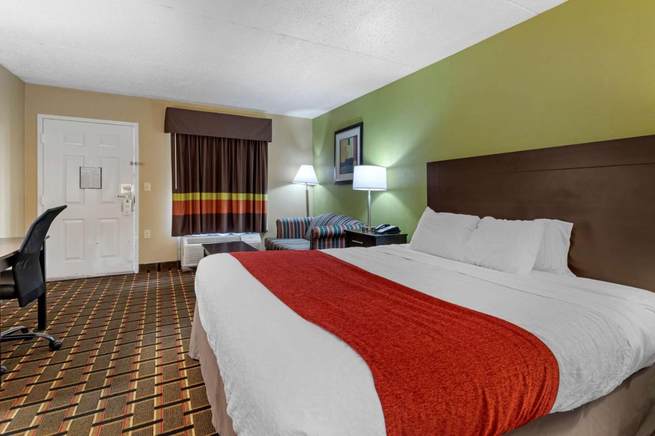 King Suite with Sofa Bed - Smoking at SureStay Hotel by Best Western Lenoir City