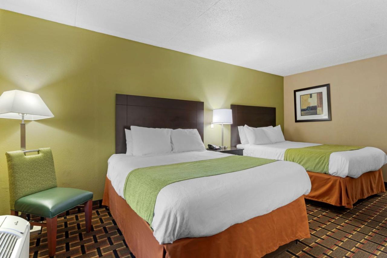 Queen Room with Two Queen Beds - Non-Smoking at SureStay Hotel by Best Western Lenoir City