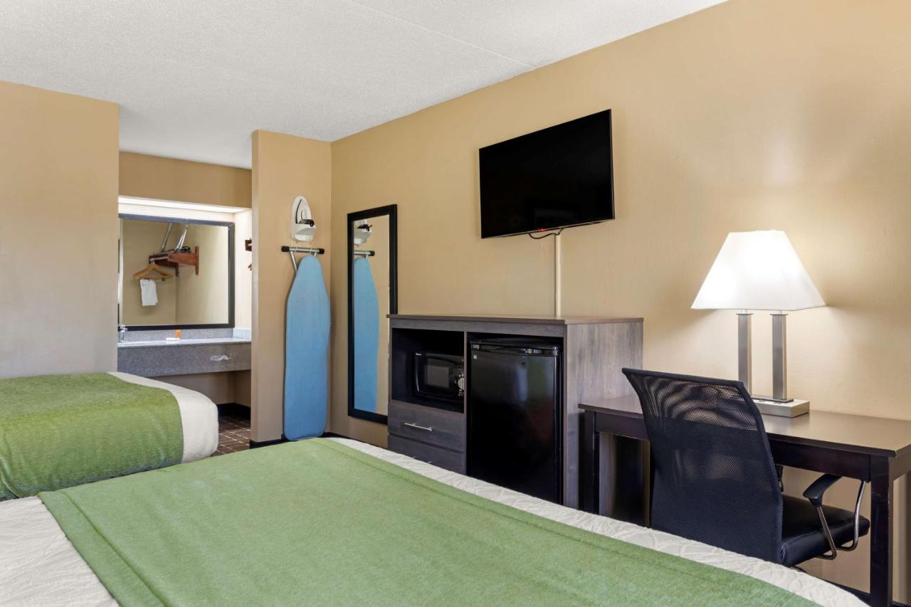 Queen Room with Two Queen Beds - Non-Smoking at SureStay Hotel by Best Western Lenoir City