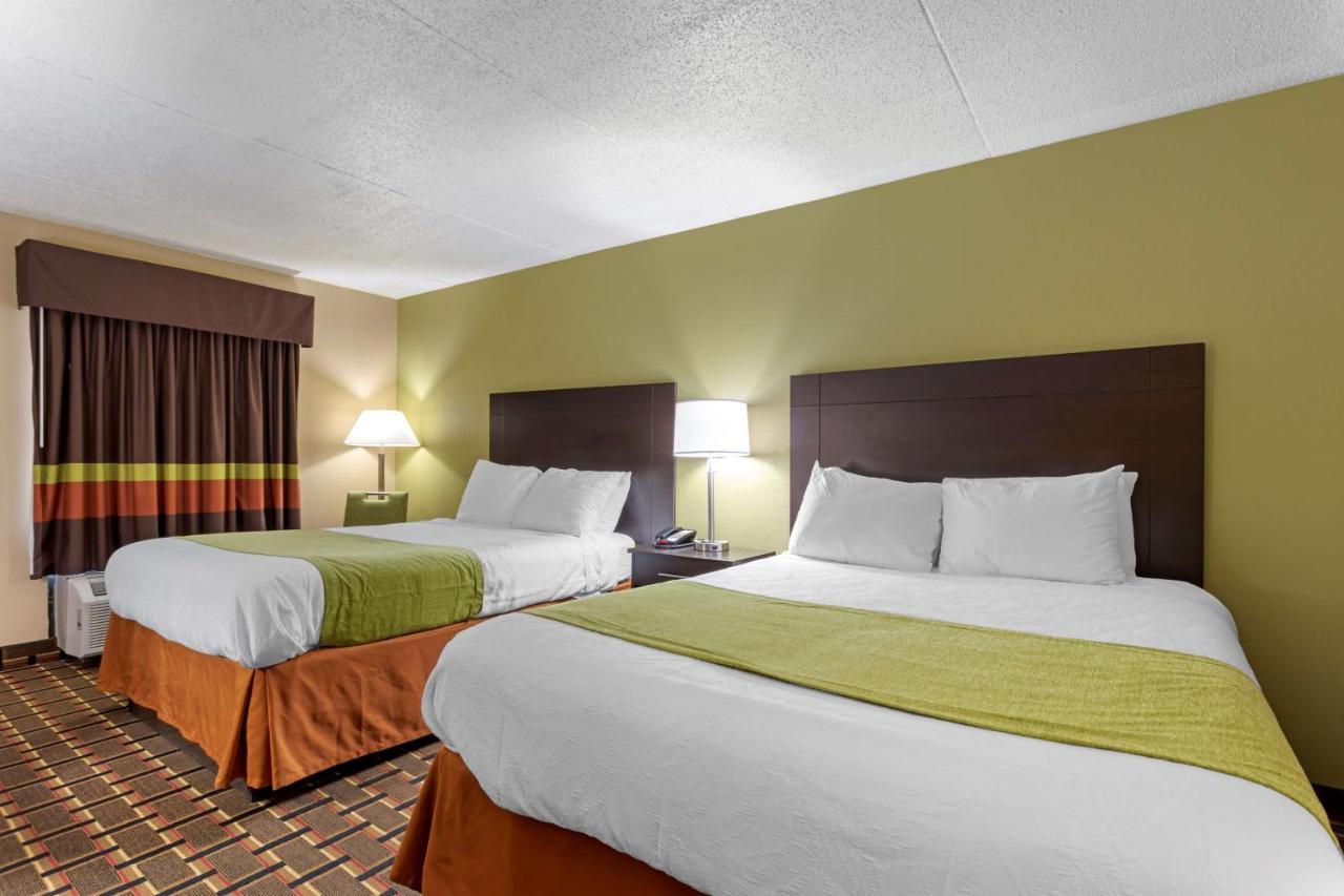 Queen Room with Two Queen Beds - Non-Smoking at SureStay Hotel by Best Western Lenoir City