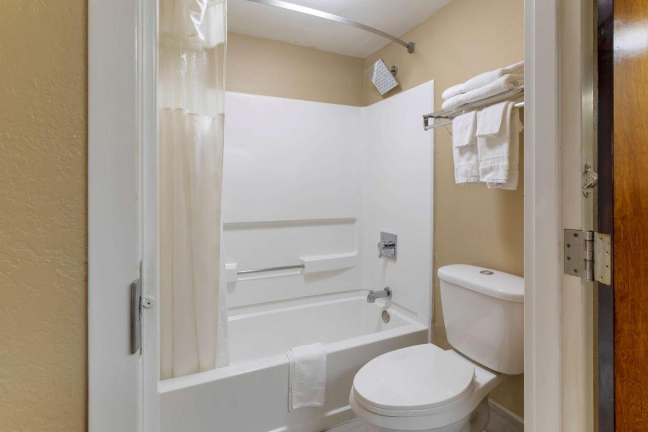 King Suite with Sofa Bed - Smoking at SureStay Hotel by Best Western Lenoir City