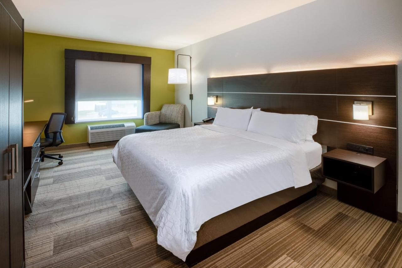 King Room at Holiday Inn Express & Suites Rockport - Bay View by IHG
