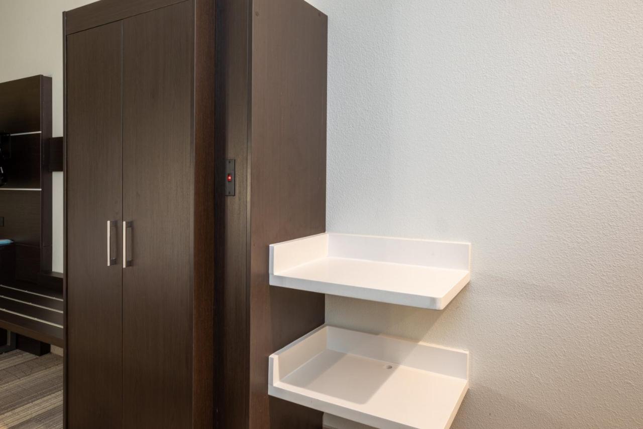 Queen Room with Two Queen Beds - Disability Access at Holiday Inn Express & Suites Rockport - Bay View by IHG
