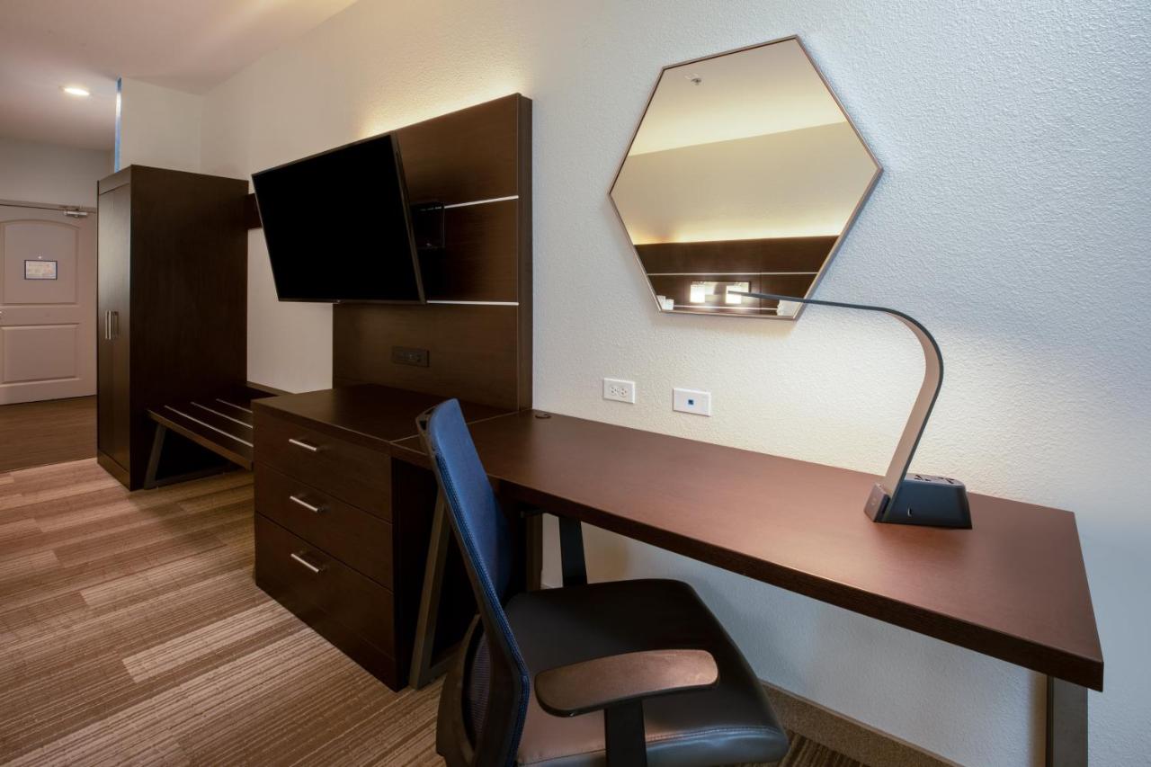 Queen Room with Two Queen Beds - Non-Smoking at Holiday Inn Express & Suites Rockport - Bay View by IHG