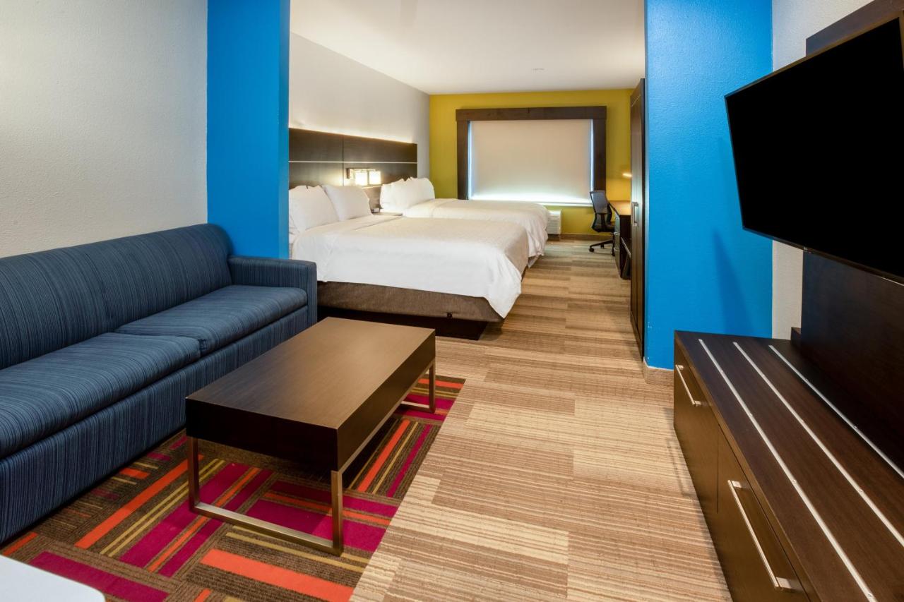 Queen Suite at Holiday Inn Express & Suites Rockport - Bay View by IHG