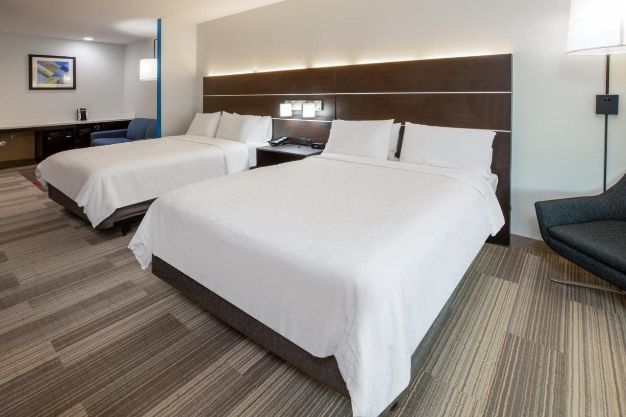 Deluxe Queen Suite - Non-Smoking at Holiday Inn Express & Suites Rockport - Bay View by IHG