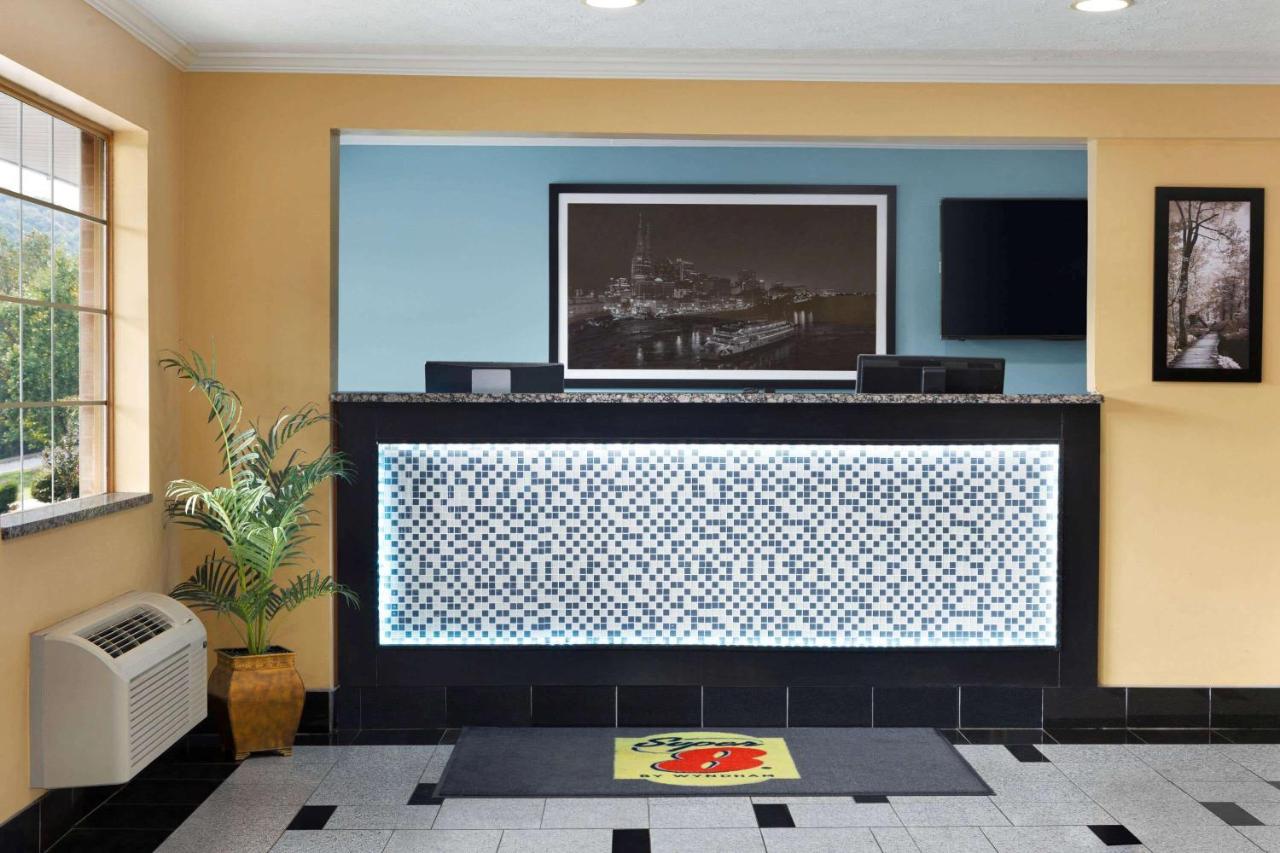 | Super 8 by Wyndham Whites Creek/ Nashville NW Area