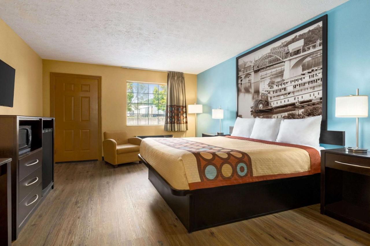 | Super 8 by Wyndham Whites Creek/ Nashville NW Area