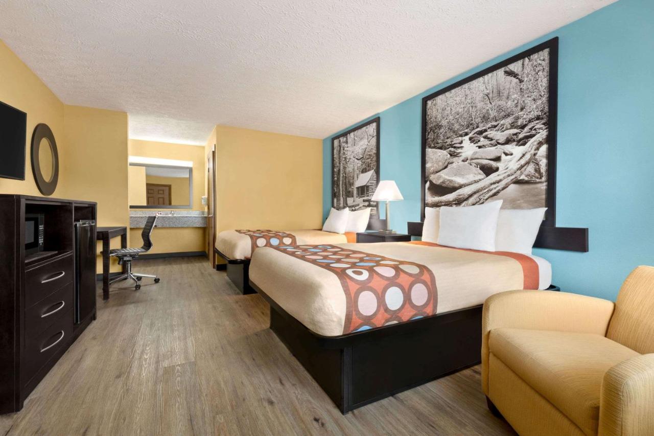 | Super 8 by Wyndham Whites Creek/ Nashville NW Area