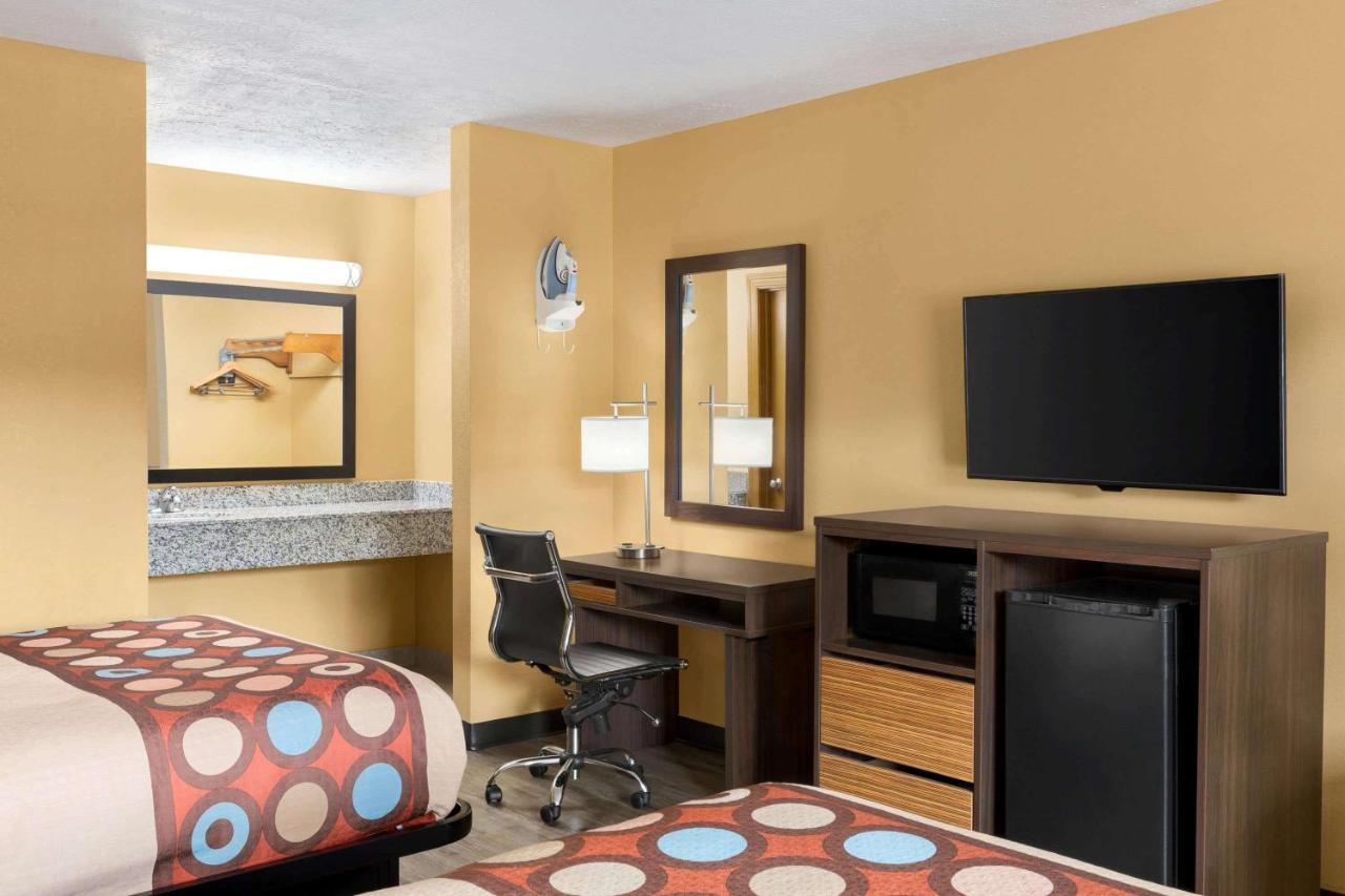 | Super 8 by Wyndham Whites Creek/ Nashville NW Area