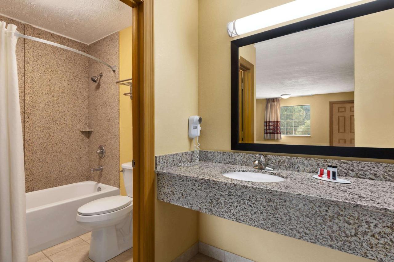 | Super 8 by Wyndham Whites Creek/ Nashville NW Area