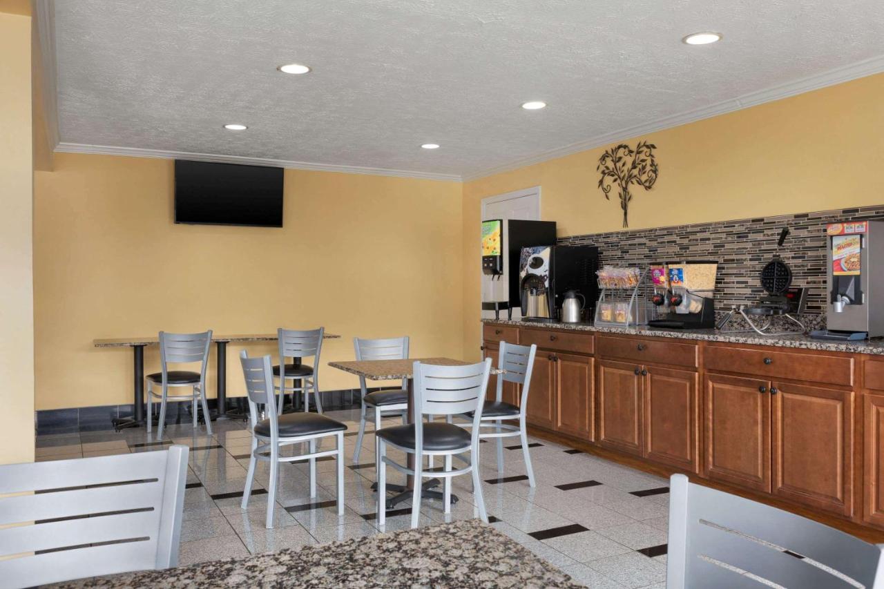 | Super 8 by Wyndham Whites Creek/ Nashville NW Area