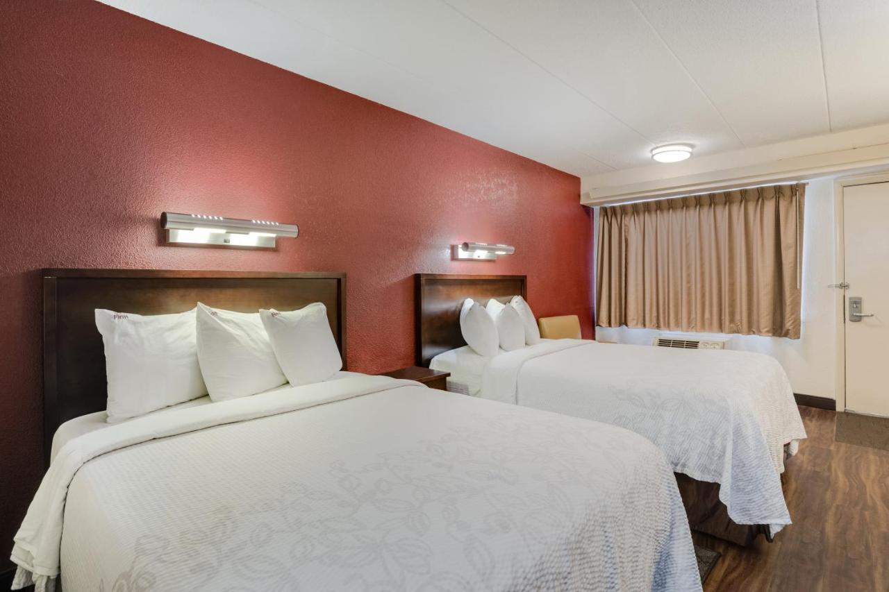 Deluxe Room with Two Double Beds Smoke Free at Super 8 by Wyndham Deerfield/Northbrook