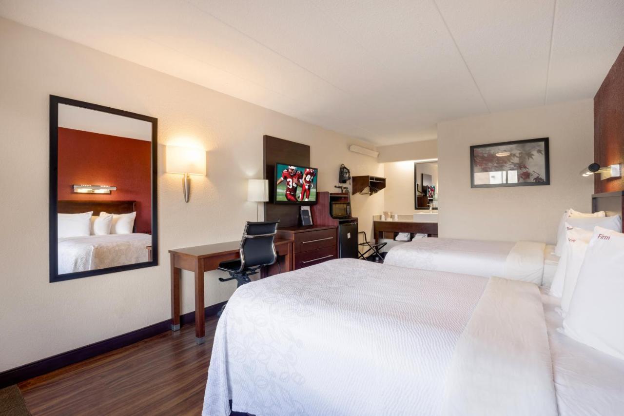 Deluxe Room with Two Double Beds Smoke Free at Super 8 by Wyndham Deerfield/Northbrook