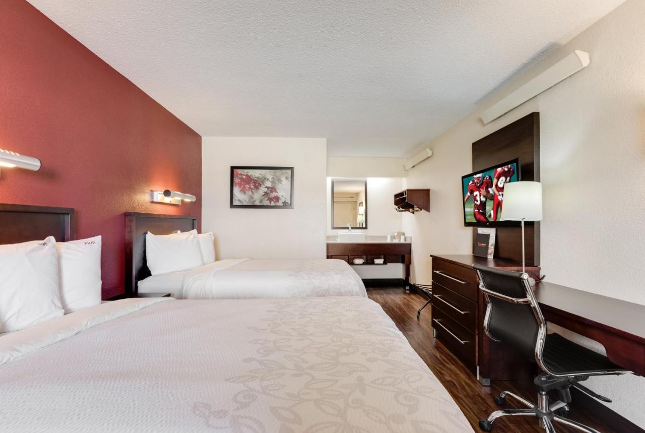Deluxe Room with Two Double Beds Smoke Free at Super 8 by Wyndham Deerfield/Northbrook