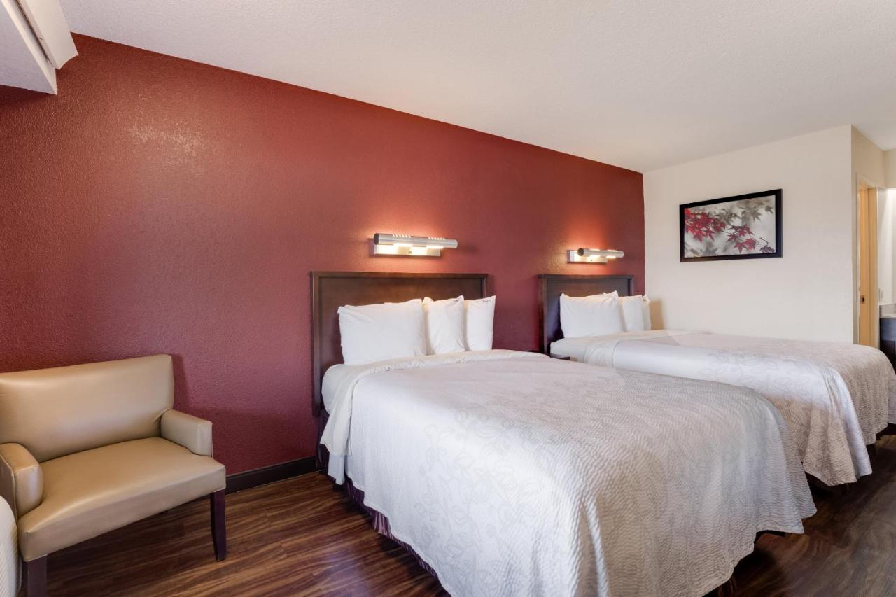 Deluxe Room with Two Double Beds Smoke Free at Super 8 by Wyndham Deerfield/Northbrook