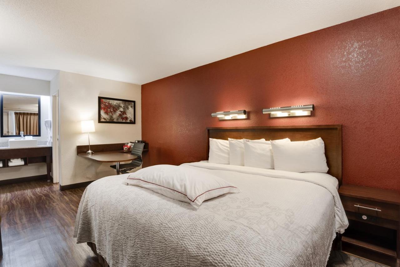 Premium King Room Smoke Free (Upgraded Bedding & Snack) at Super 8 by Wyndham Deerfield/Northbrook
