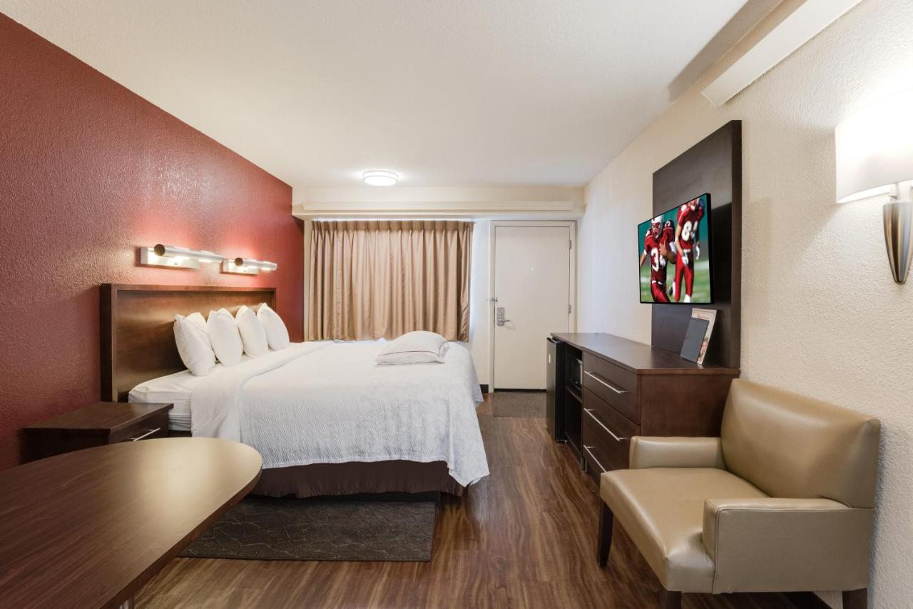 Premium King Room Smoke Free (Upgraded Bedding & Snack) at Super 8 by Wyndham Deerfield/Northbrook