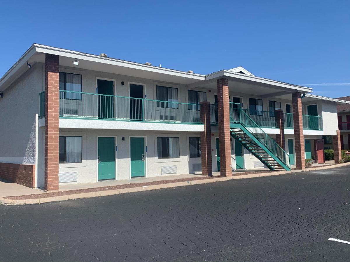  | GreenTree Inn of Holbrook