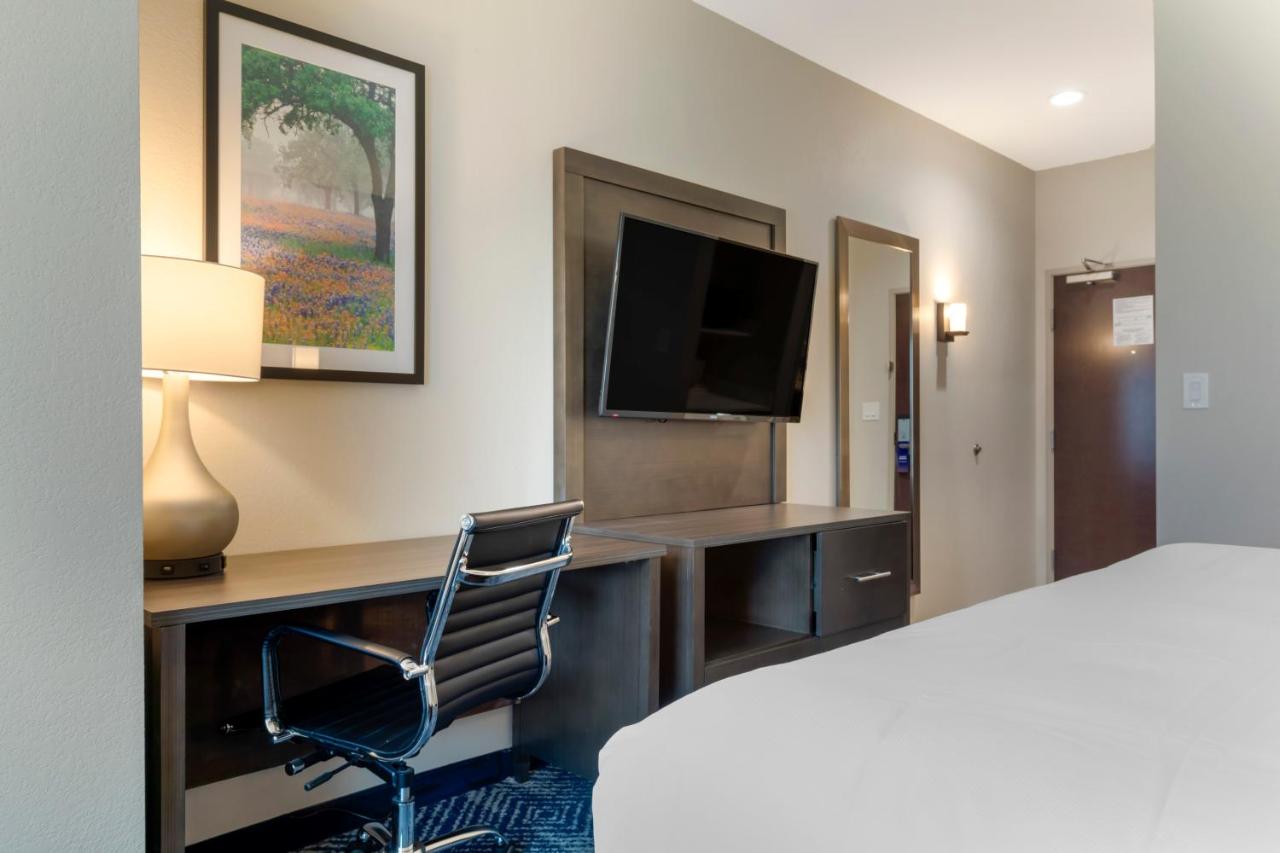 | Comfort Inn & Suites Balch Springs - SE Dallas