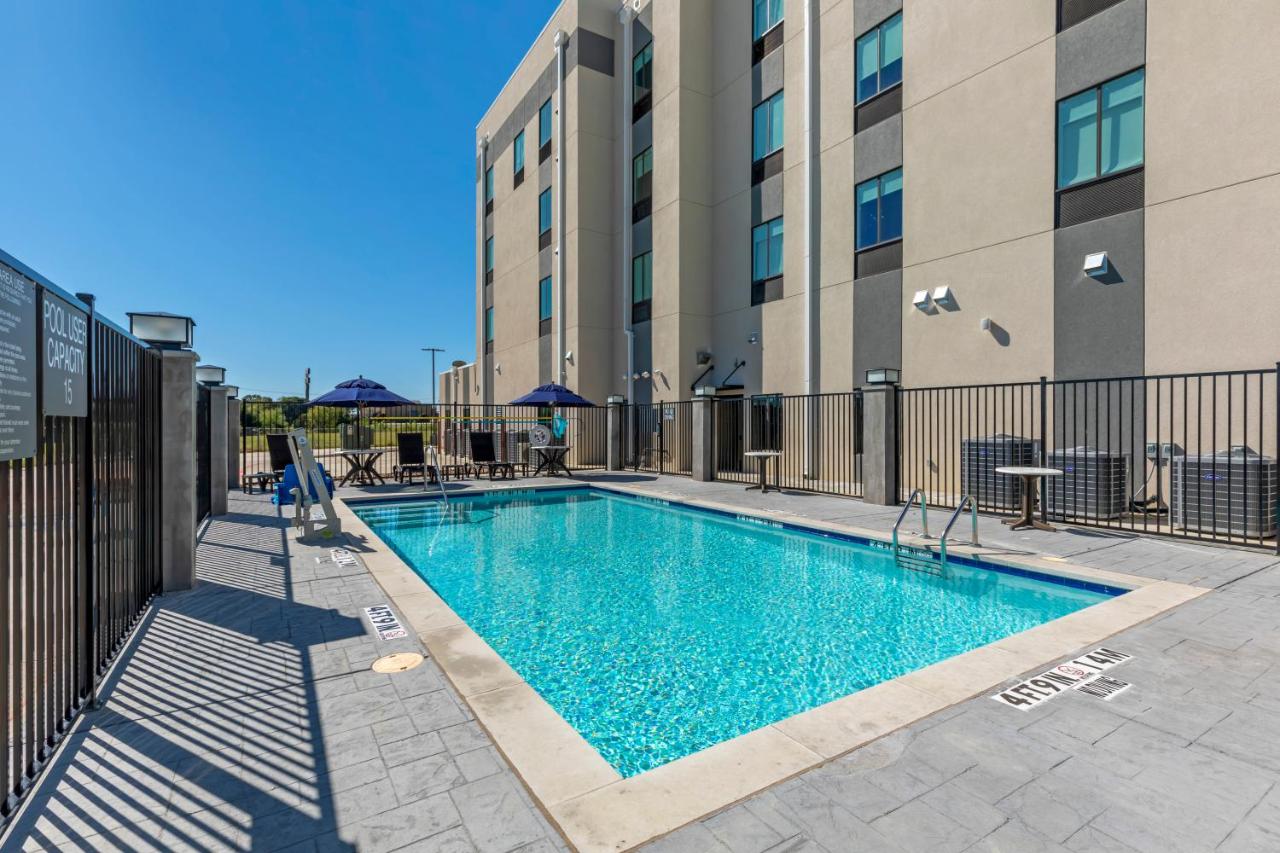 | Comfort Inn & Suites Balch Springs - SE Dallas
