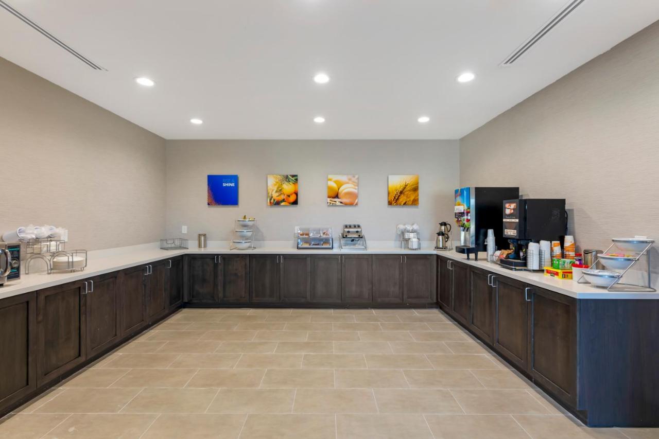 | Comfort Inn & Suites Balch Springs - SE Dallas