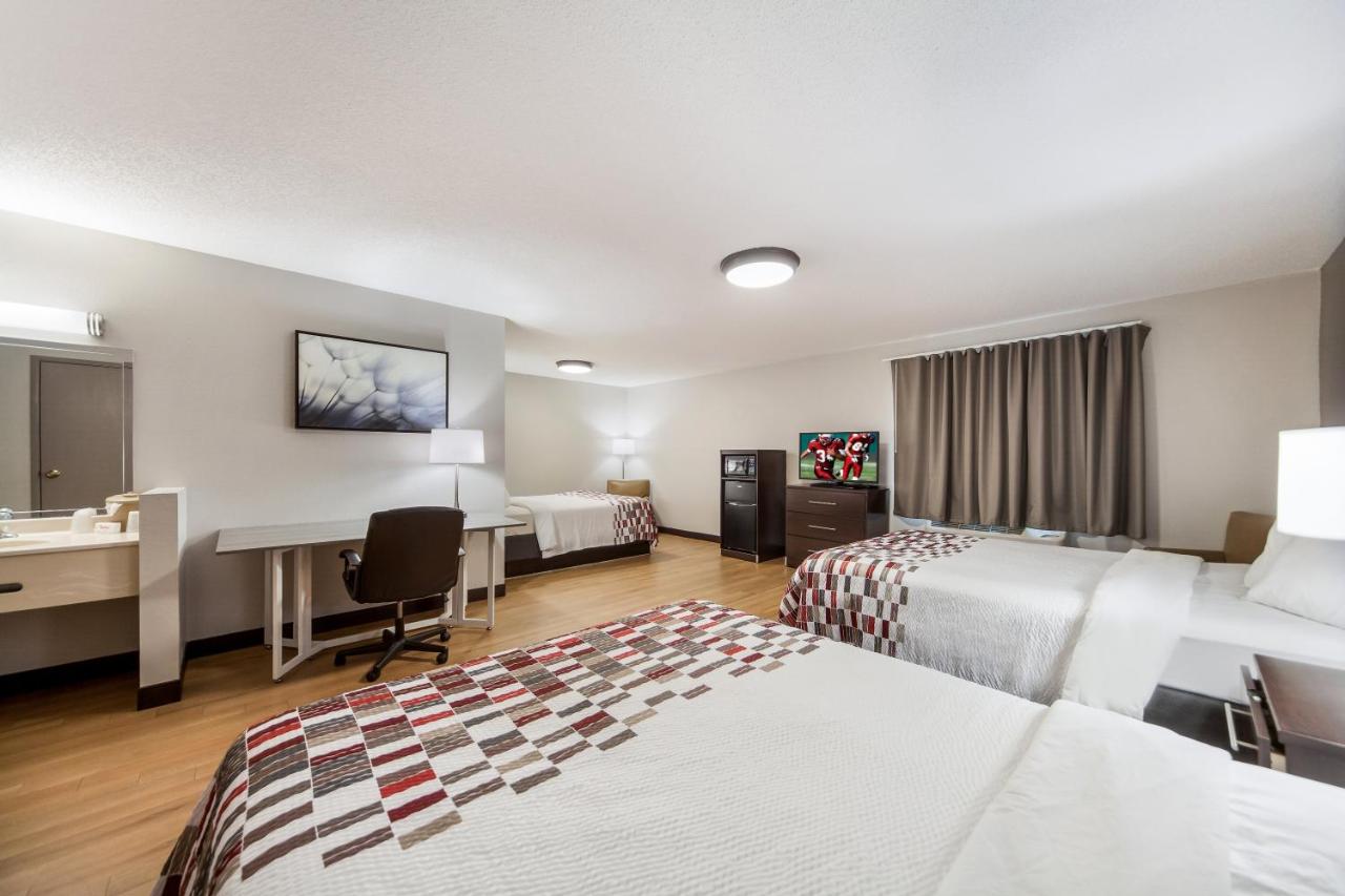 Deluxe Room with Three Queen Beds Smoke Free at Red Roof Inn PLUS+ Omaha - Council Bluffs