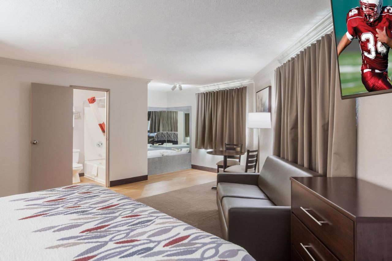 Suite King Room with Jacuzzi Smoke Free at Red Roof Inn PLUS+ Omaha - Council Bluffs