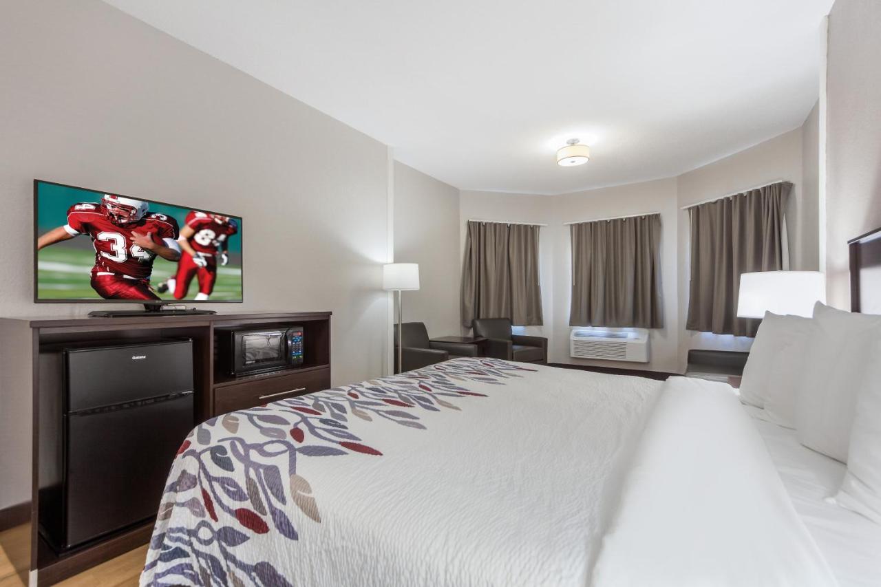 Superior King Room Smoke Free at Red Roof Inn PLUS+ Omaha - Council Bluffs